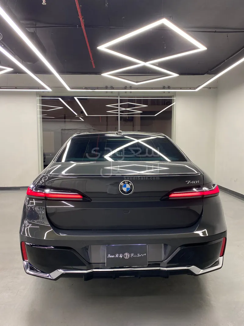 2023 BMW 7 Series 740i