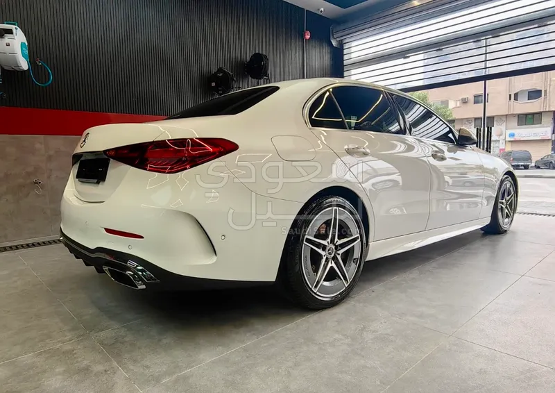 2025 مرسيدس - بنز سي 200 أي إم جي