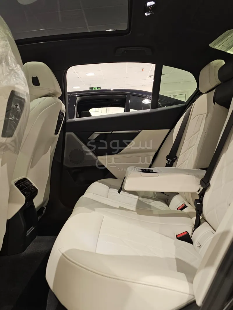 2026 بي ام دبليو الفئة الخامسة 520 أي