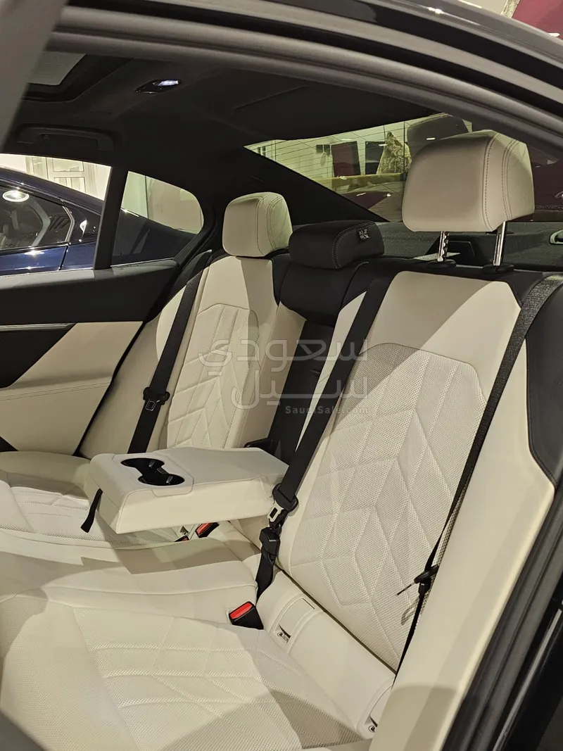 2026 بي ام دبليو الفئة الخامسة 520 أي