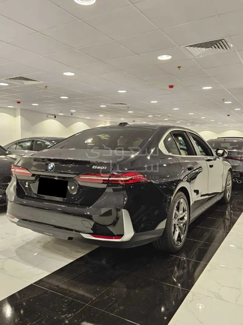 2026 بي ام دبليو الفئة الخامسة 520 أي