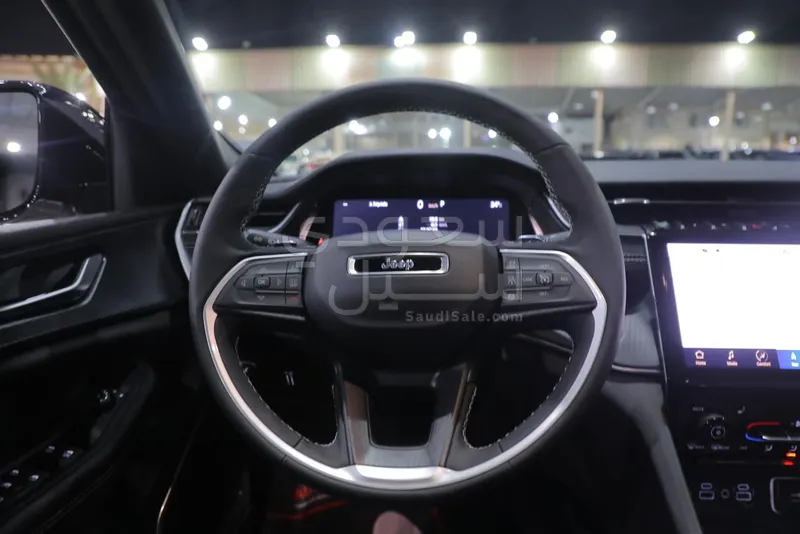 2023 جييب جراند شيروكي ال التيتيود