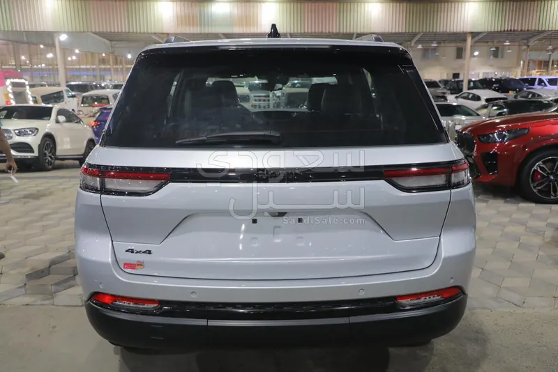 2023 جييب جراند شيروكي ال التيتيود