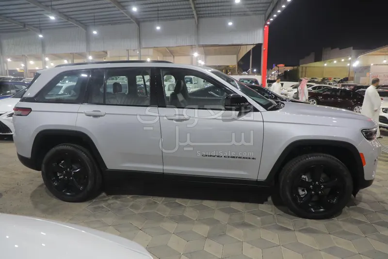 2023 جييب جراند شيروكي ال التيتيود