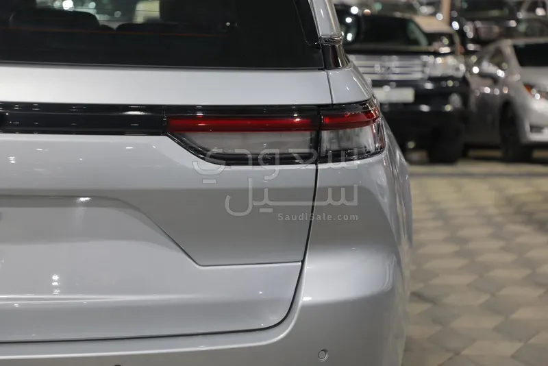 2023 جييب جراند شيروكي ال التيتيود