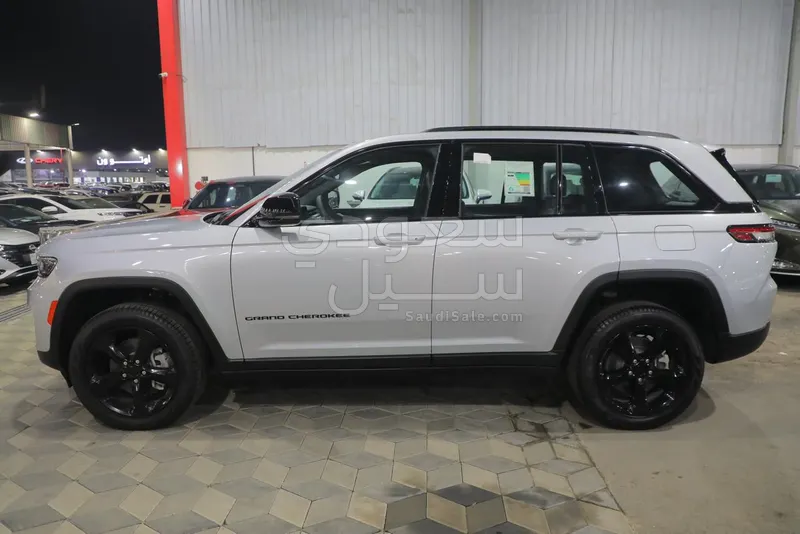 2023 جييب جراند شيروكي ال التيتيود