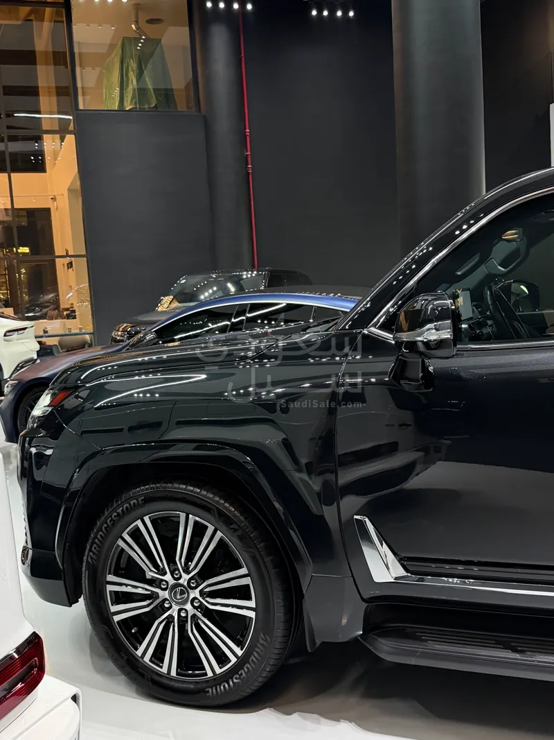 2023 لكزس إل إكس 600