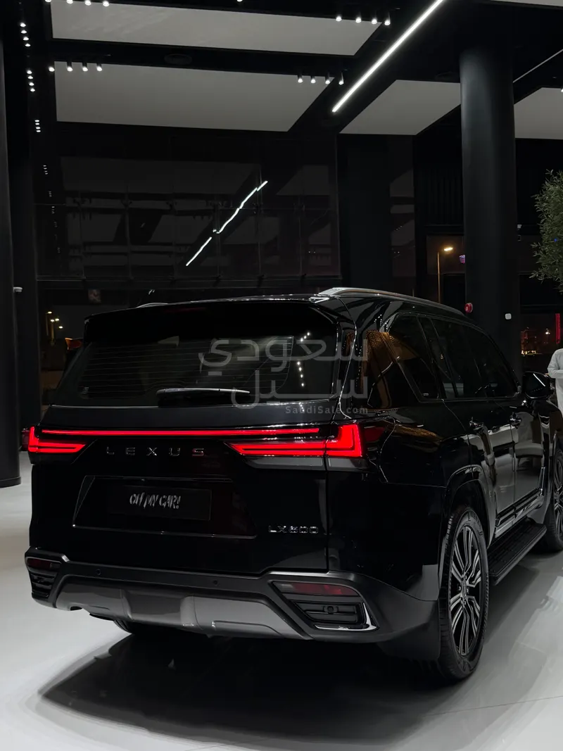 2023 لكزس إل إكس 600