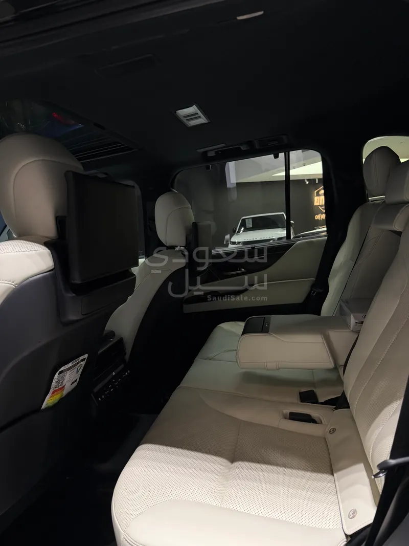 2023 لكزس إل إكس 600