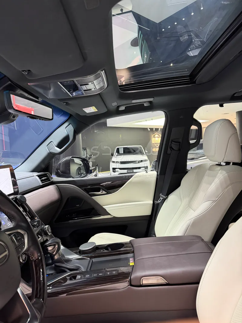 2023 لكزس إل إكس 600