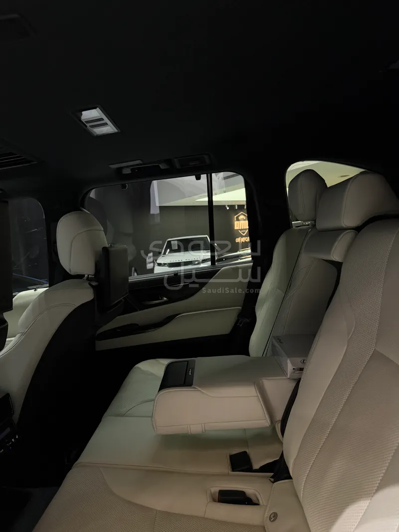 2023 لكزس إل إكس 600