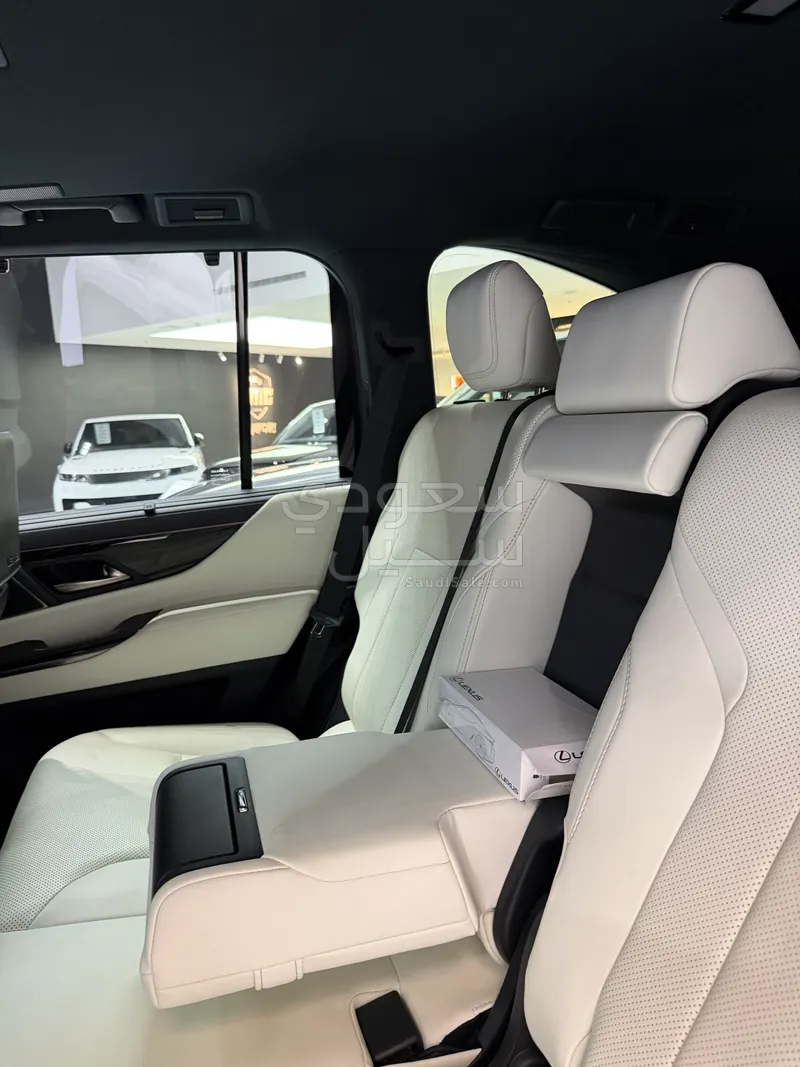 2023 لكزس إل إكس 600