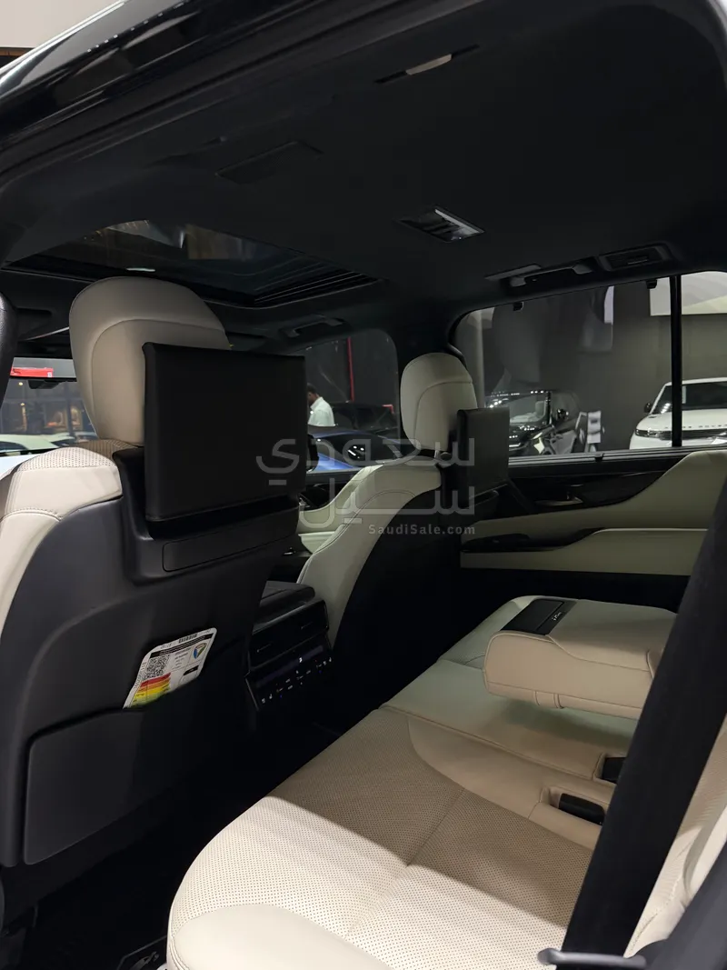 2023 لكزس إل إكس 600