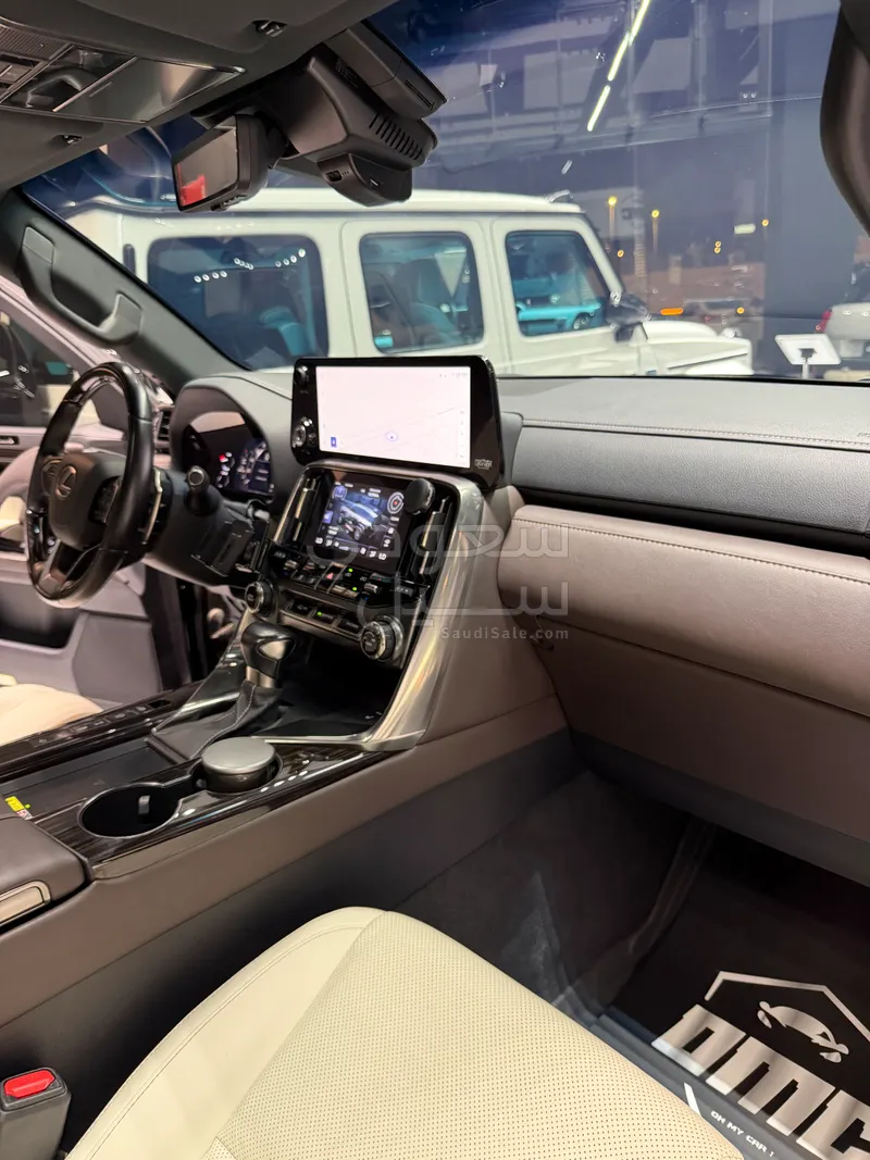 2023 لكزس إل إكس 600