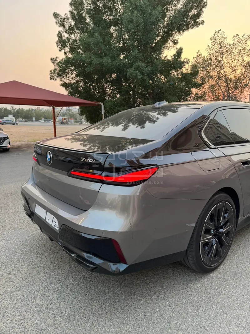 2024 بي ام دبليو الفئة السابعة 760 إل أي إم