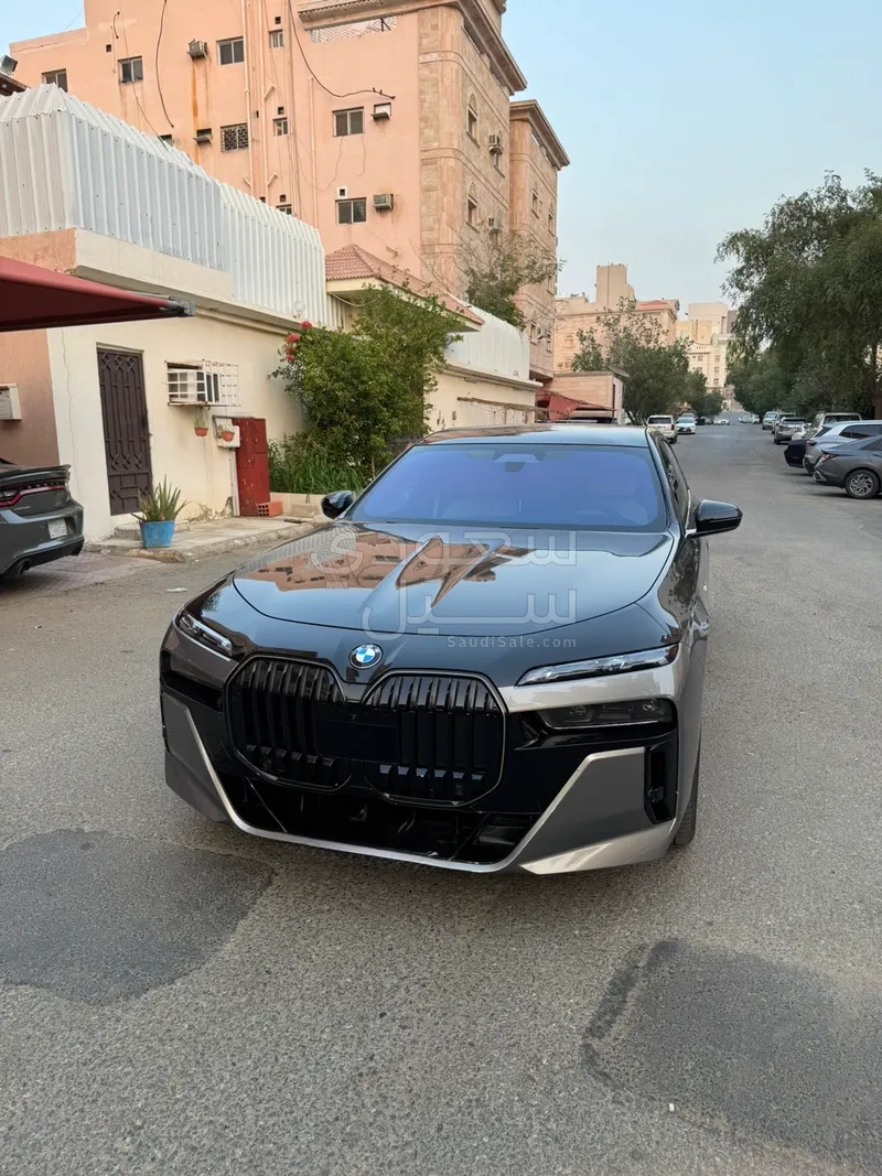 2024 بي ام دبليو الفئة السابعة 760 إل أي إم