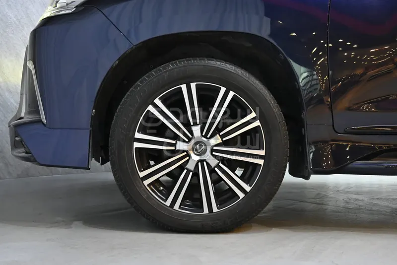 2019 لكزس إل إكس 570 اس