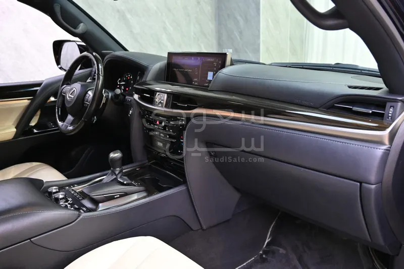 2019 لكزس إل إكس 570 اس