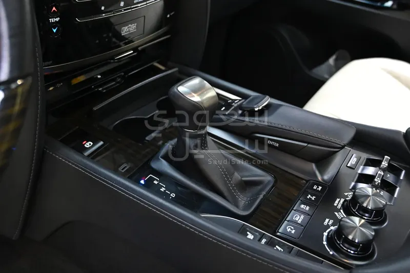 2019 لكزس إل إكس 570 اس