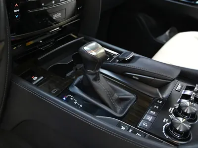 2019 لكزس إل إكس 570 اس