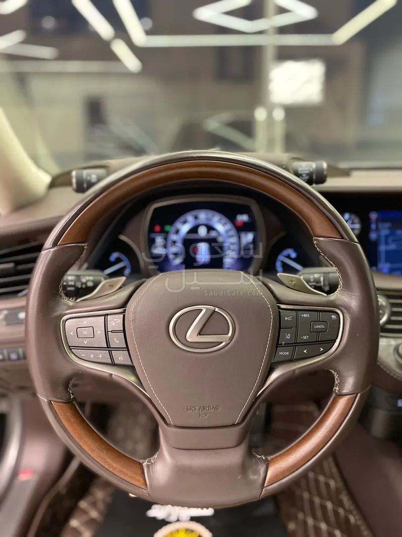 2020 لكزس إل إس 350