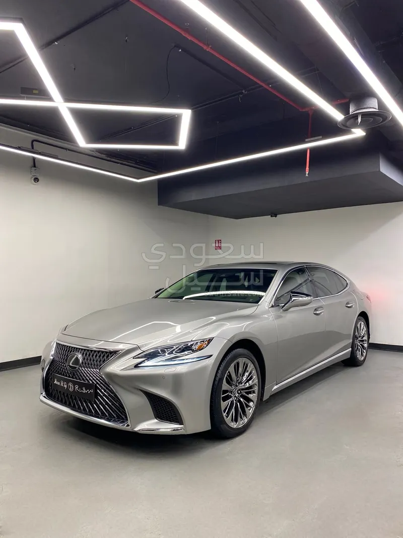 2020 لكزس إل إس 350