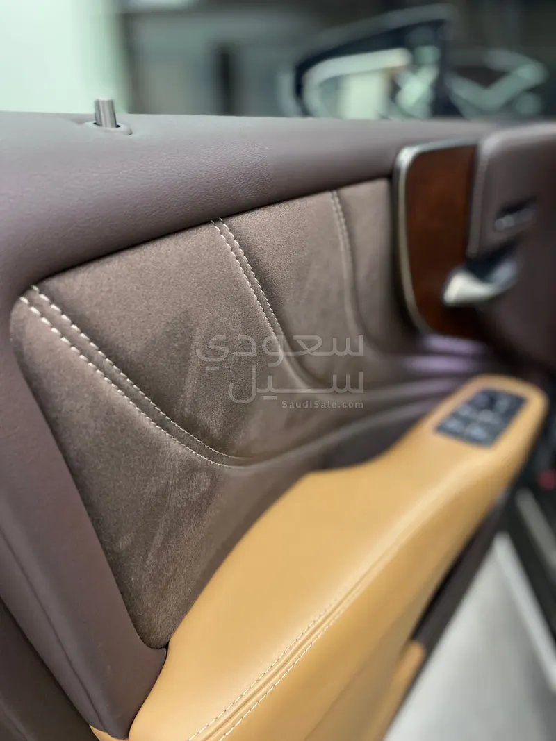 2020 لكزس إل إس 350