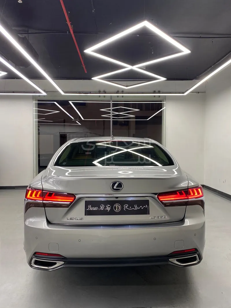 2020 لكزس إل إس 350