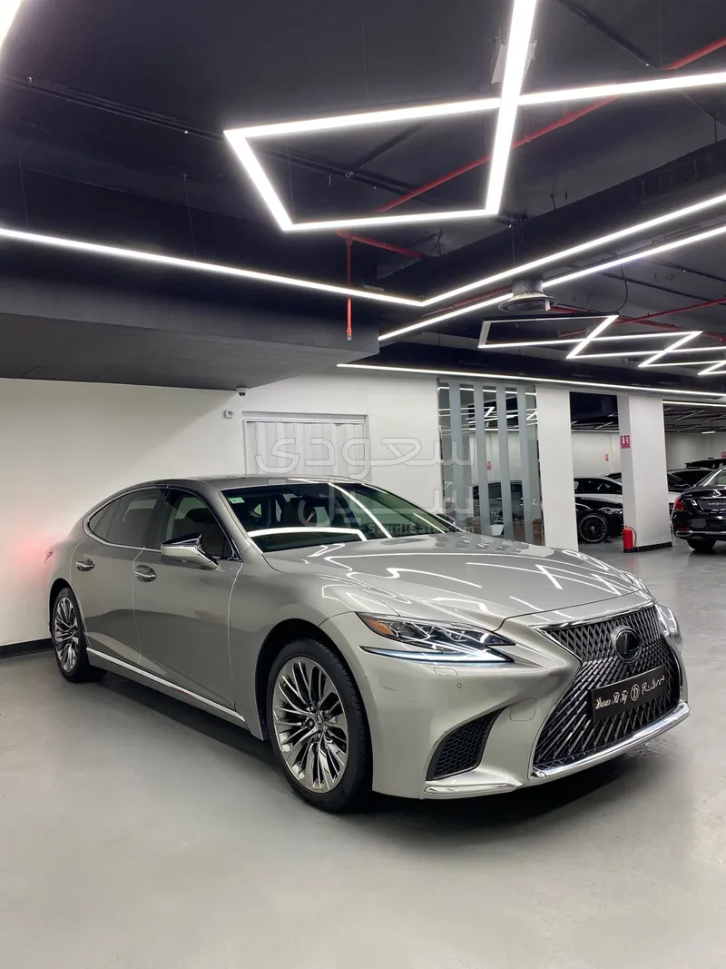 2020 لكزس إل إس 350