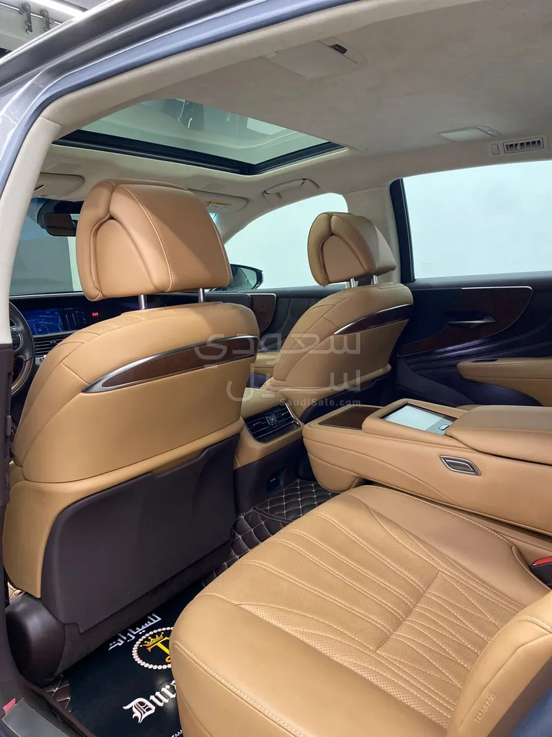 2020 لكزس إل إس 350