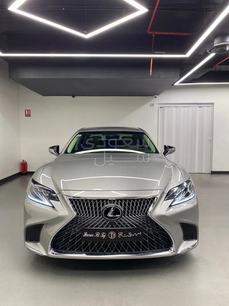2020 لكزس إل إس 350