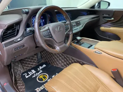 2020 لكزس إل إس 350