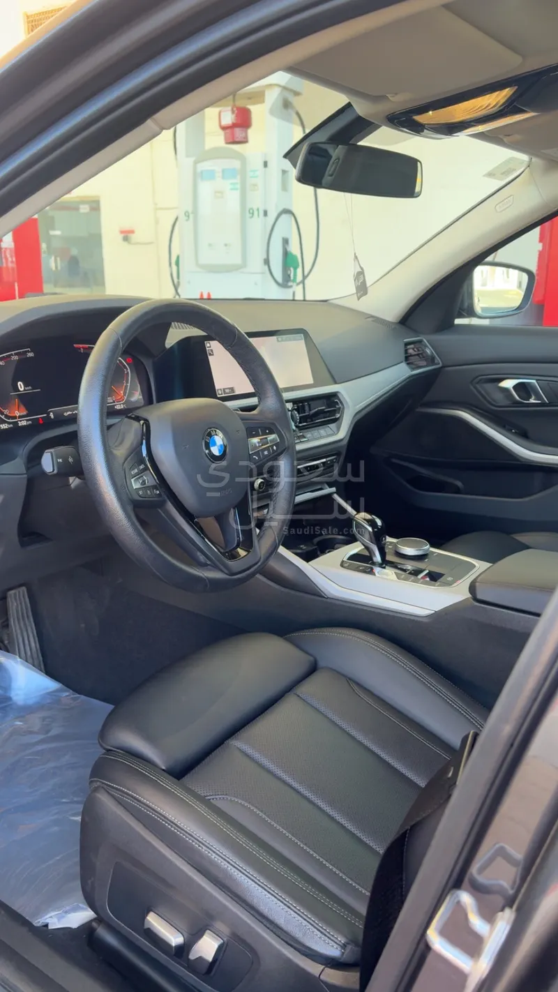 2022 بي ام دبليو الفئة الثالثة 320 أي