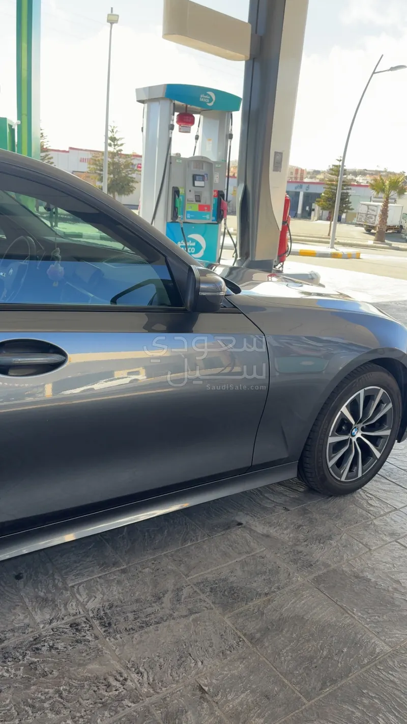 2022 بي ام دبليو الفئة الثالثة 320 أي