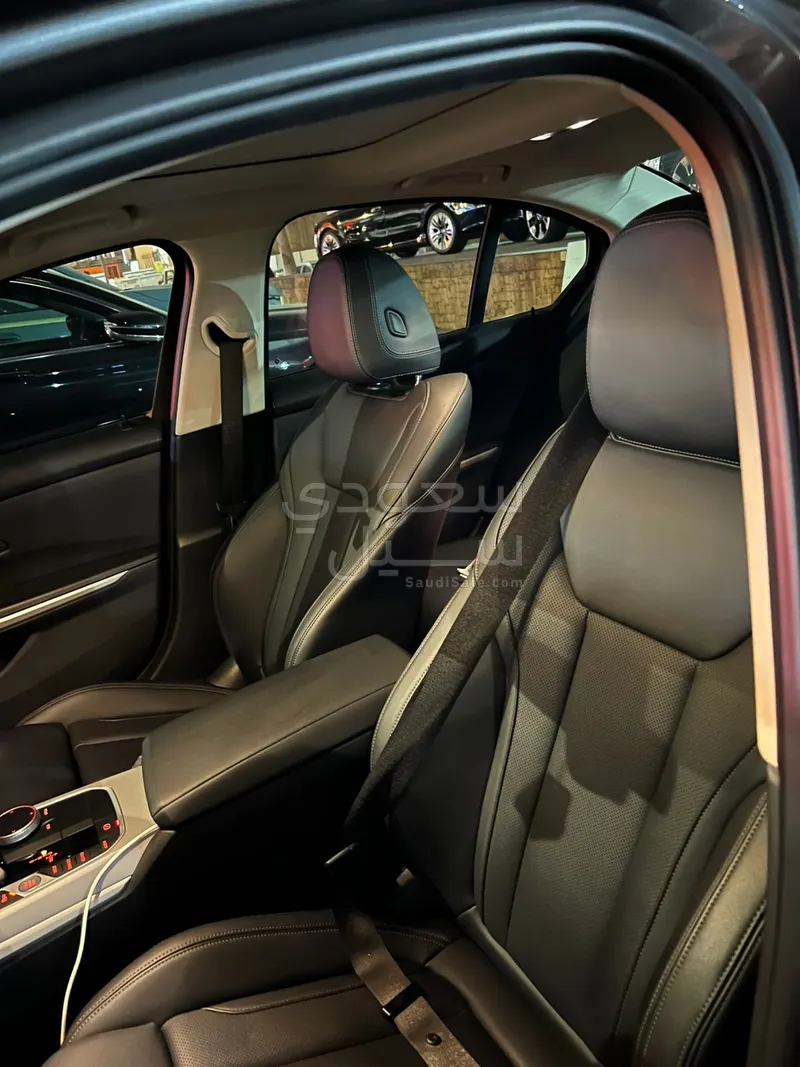 2022 بي ام دبليو الفئة الثالثة 320 أي