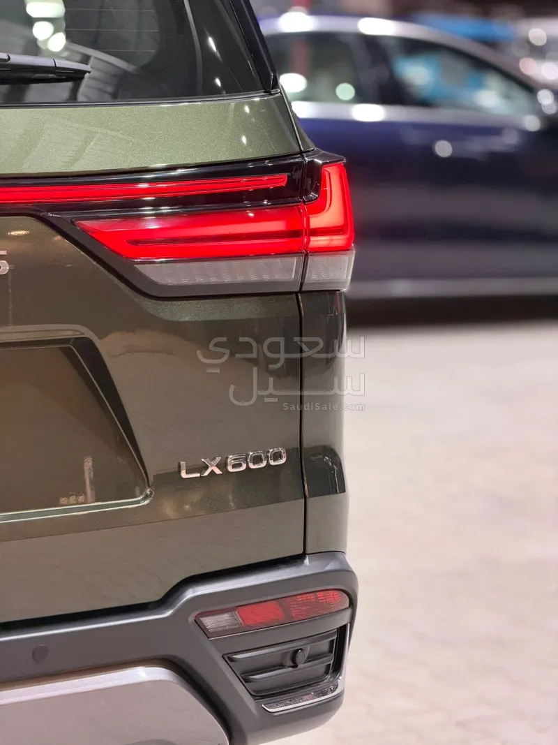 2025 لكزس إل إكس 600