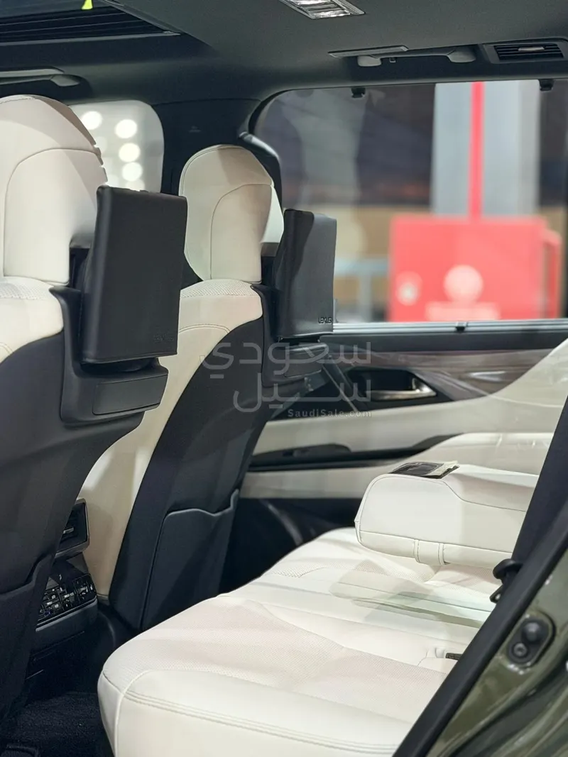 2025 لكزس إل إكس 600