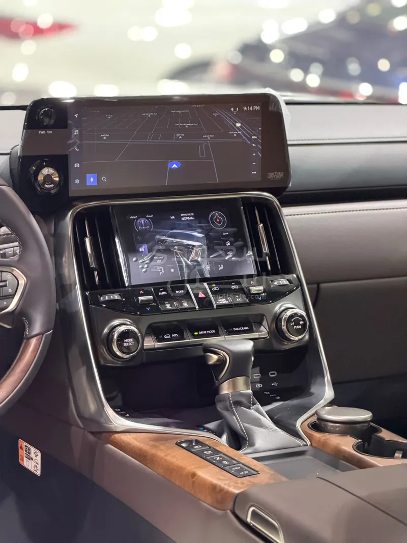 2025 لكزس إل إكس 600