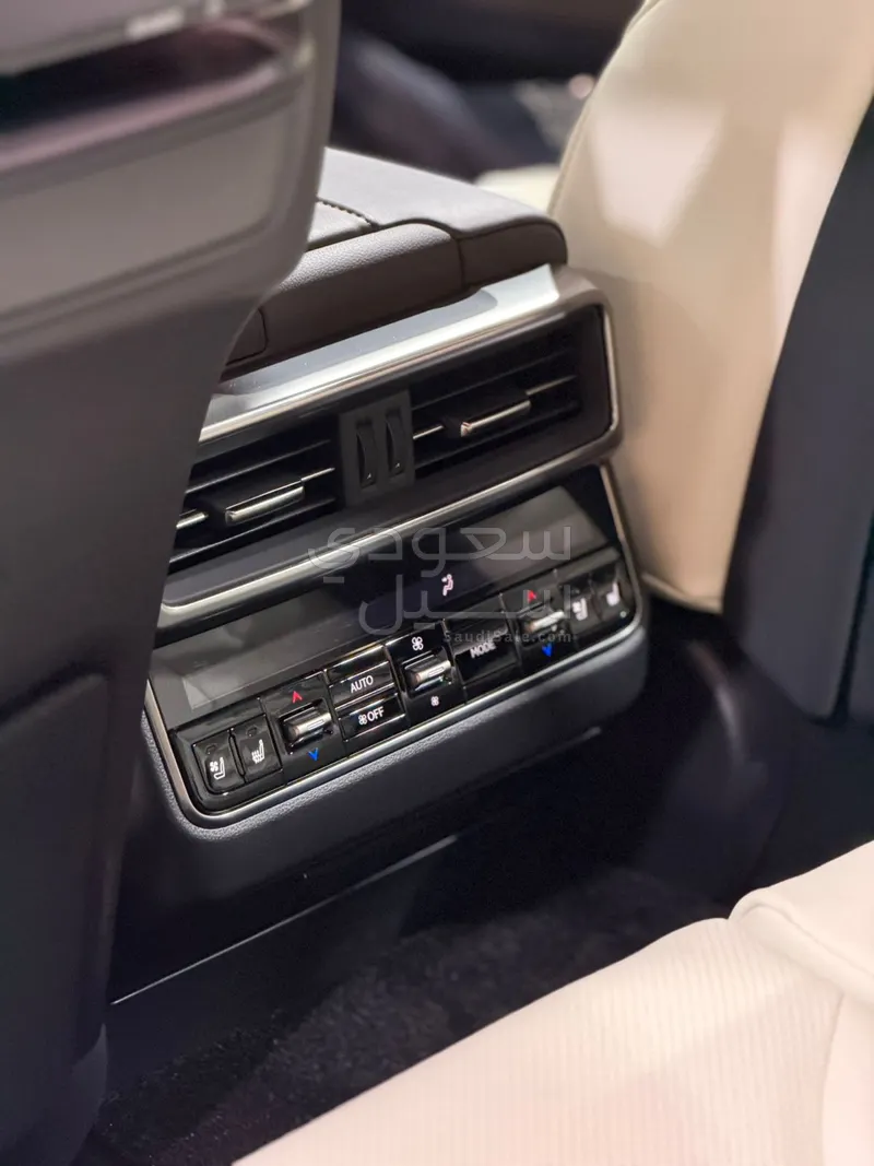 2025 لكزس إل إكس 600