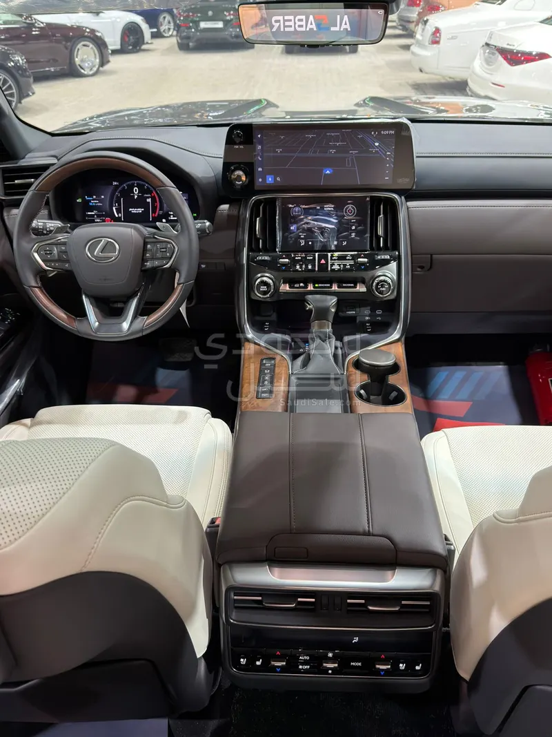 2025 لكزس إل إكس 600