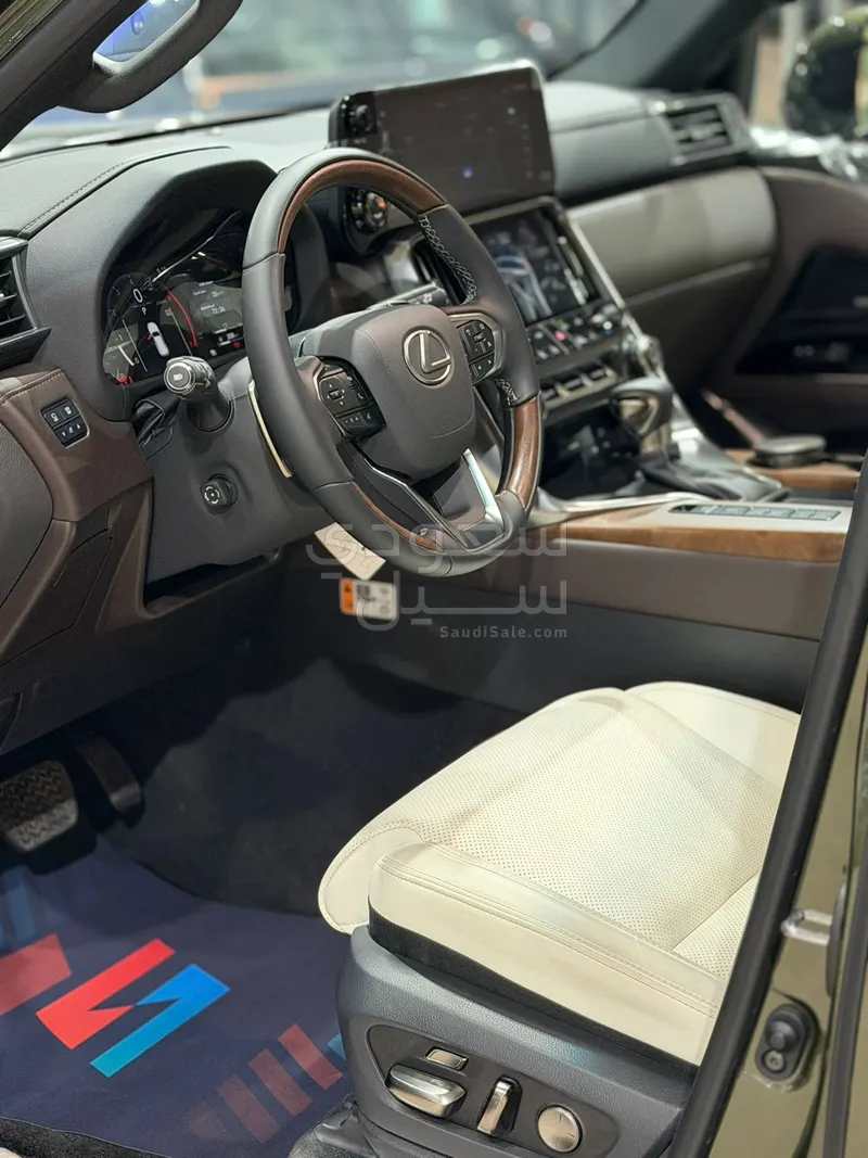 2025 لكزس إل إكس 600