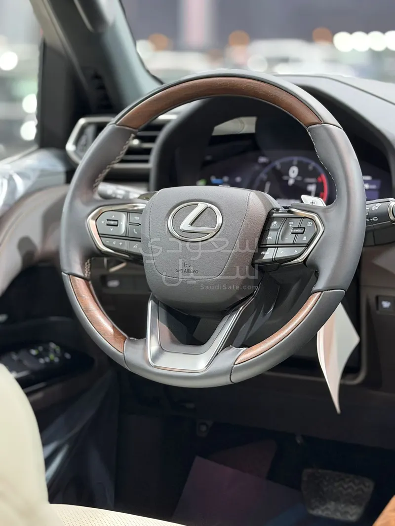 2025 لكزس إل إكس 600