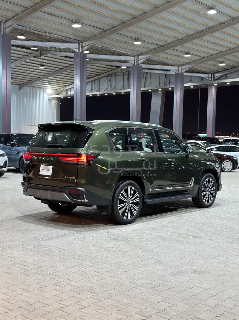 2025 لكزس إل إكس 600