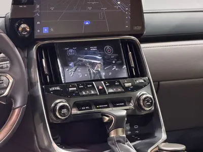 2025 لكزس إل إكس 600