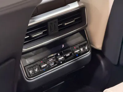 2025 لكزس إل إكس 600