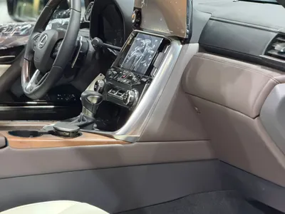 2025 لكزس إل إكس 600