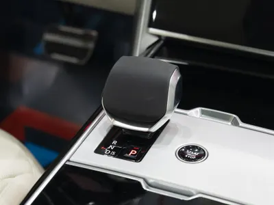 2025 لاند روفر رينج روفر اوتوبيوغرافي