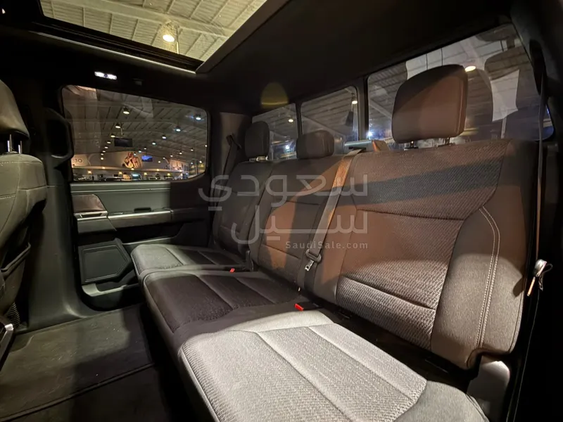 2021 فورد اف 150 اكس ال تي