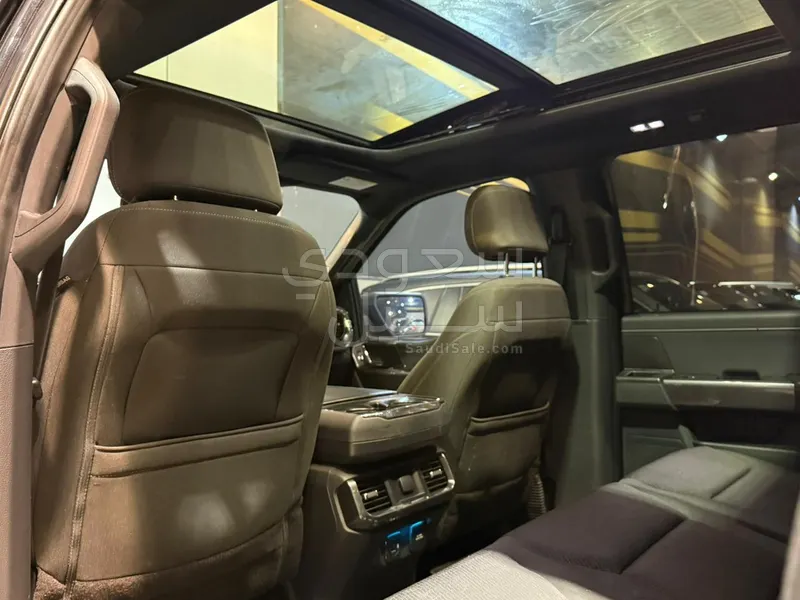 2021 فورد اف 150 اكس ال تي