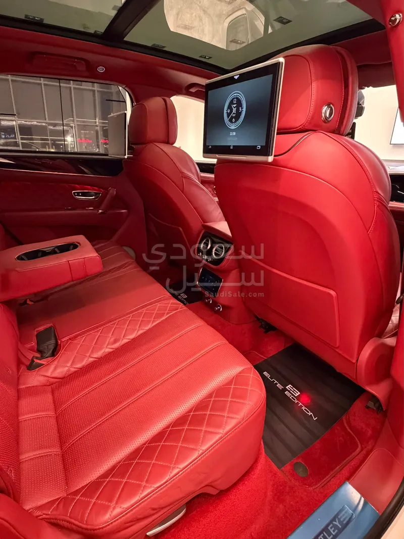 2018 بنتلي بنتايجا الاصدار الاسود